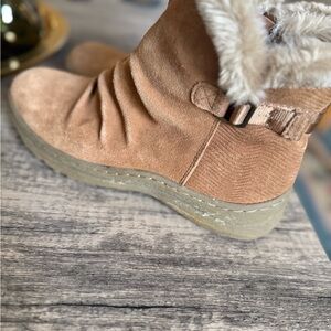 BareTraps Tan Winter Boots with Faux Fur